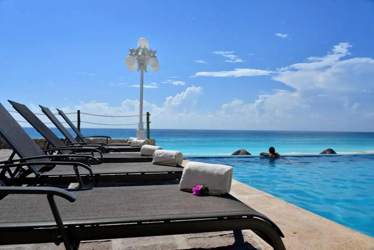 Beachfront Suite With Kitchenette In The Hotel Zone! Cancun