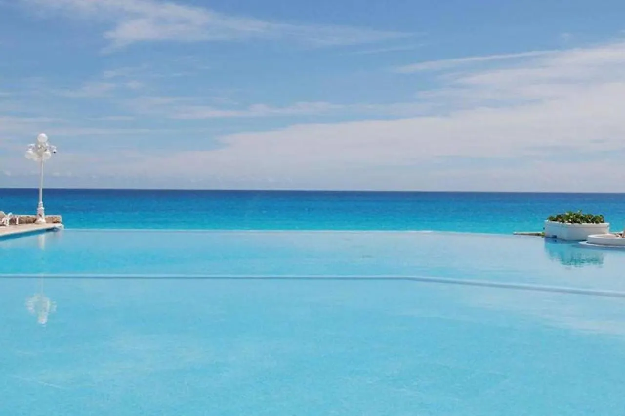 Aparthotel Beachfront Suite With Kitchenette In The Hotel Zone! Cancun Mexico